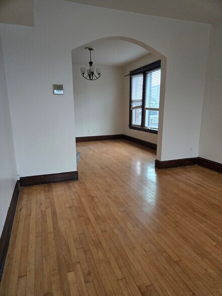 Building Photo - 3259 W Potomac Ave
