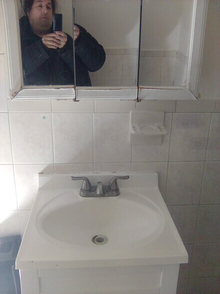 Building Photo - 89 Maple St