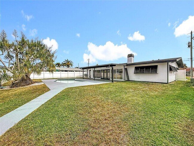 Building Photo - 7907 1st Ave S