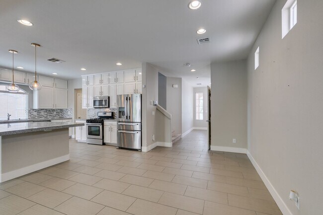 Building Photo - 4586 W Camero Ave
