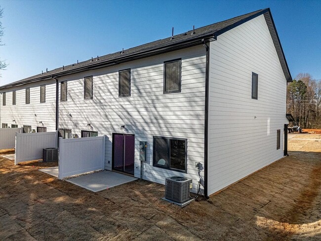 Building Photo - 2025 Built Townhome - Move-In Ready!