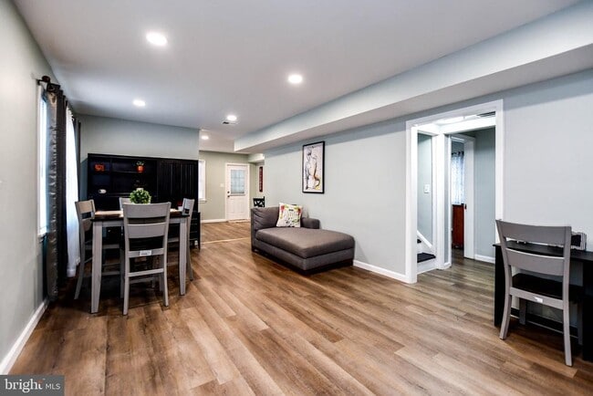 Building Photo - 3802 Cedar Dr