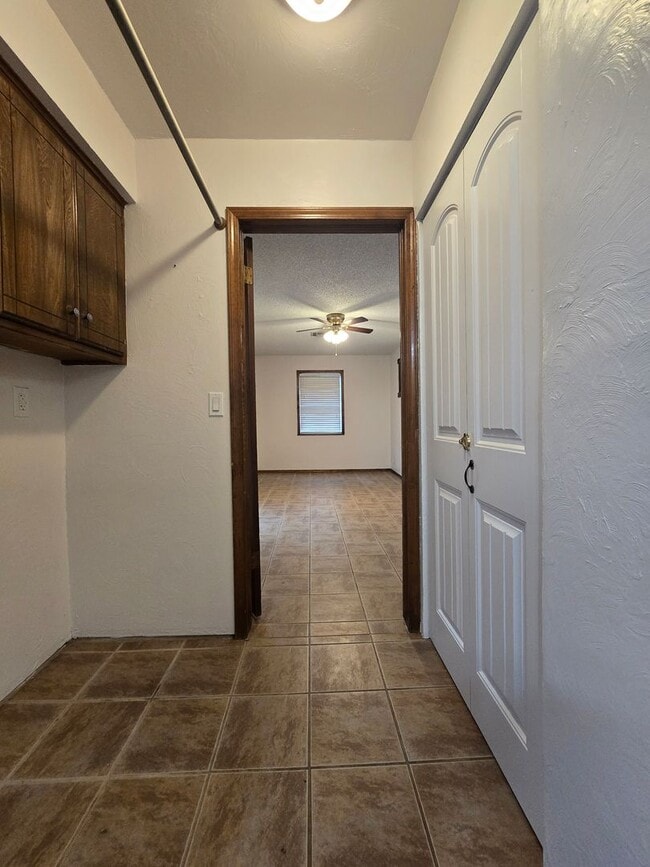 Building Photo - 4 bedroom 2 bath home in Seminole!