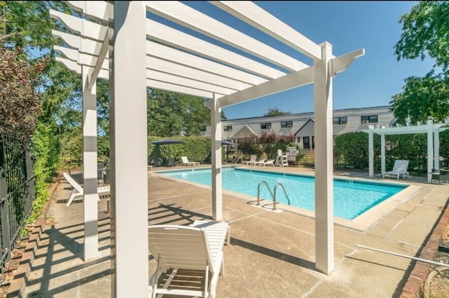 Pool - Winchester Walk - Roosevelt