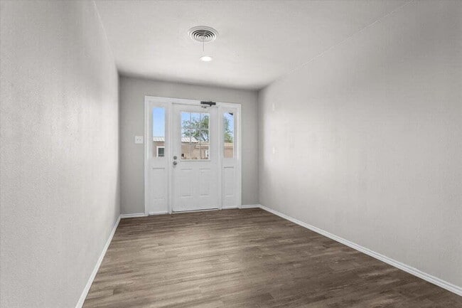 Building Photo - 327 Hiracheta Dr