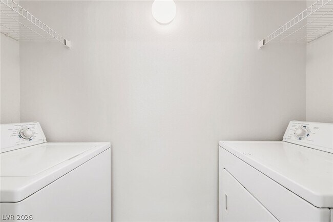 Building Photo - 45 Maleena Mesa St