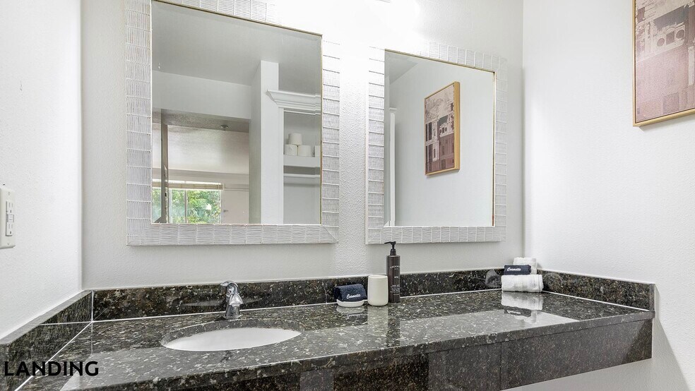 Building Photo - 2851 Maingate Village Cir