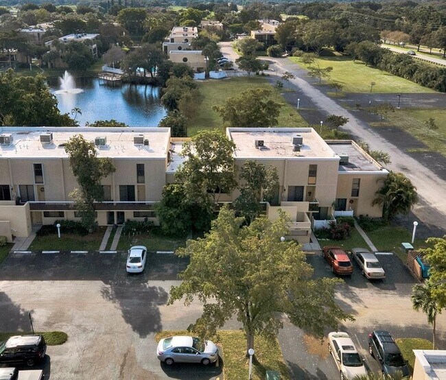 Building Photo - 2800 SW 87th Ave