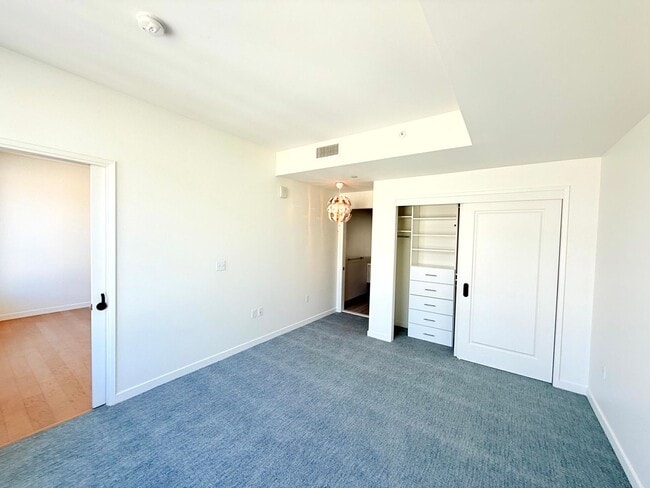 Building Photo - Very Unique Spacious Two Bedroom - Two bath luxury Condo with Views and Pool