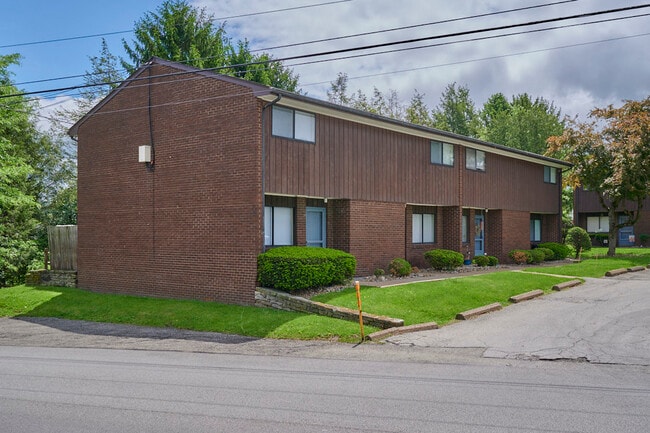 Building Photo - Briarwood Manor