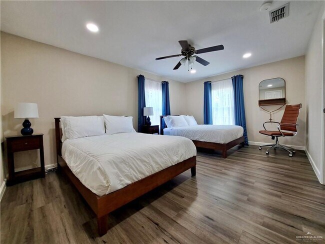 Building Photo - 16 Cedar Ave