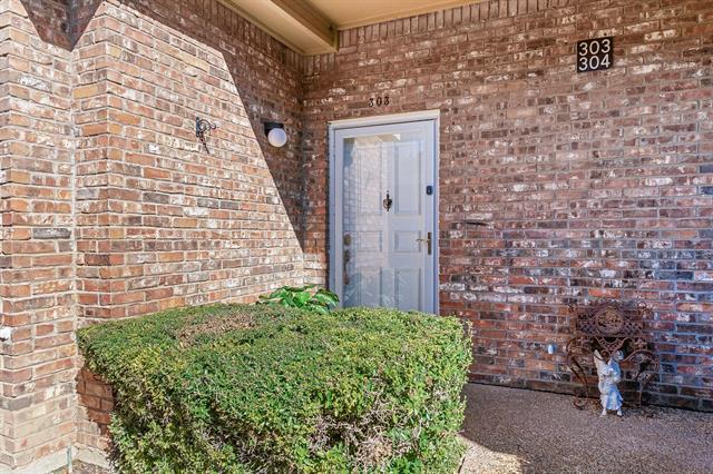 Building Photo - 3550 Country Square Dr