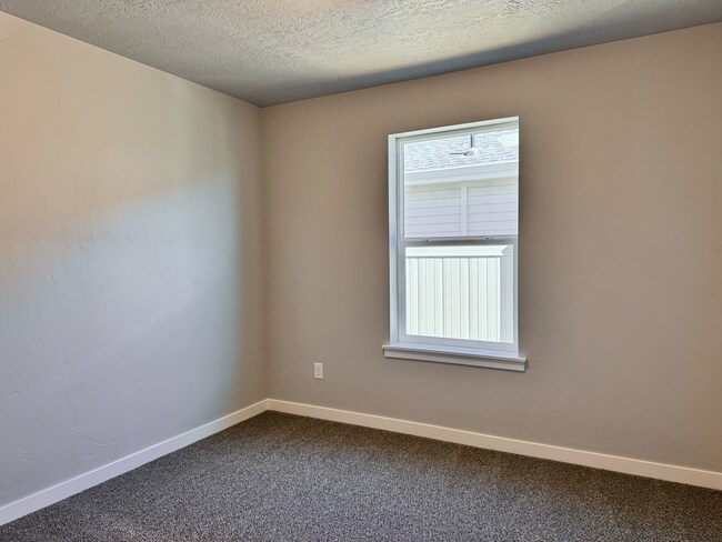 Building Photo - 10330 Crystal Ridge Dr