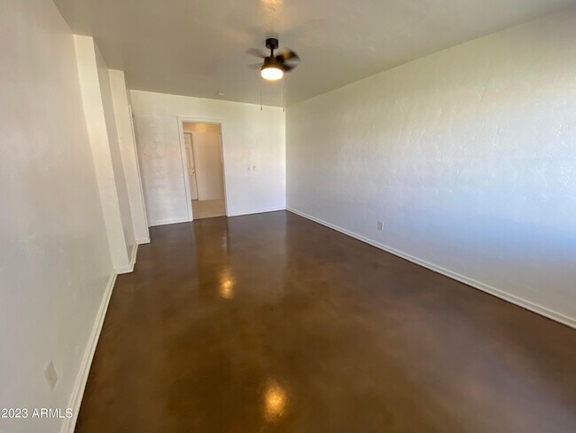 Building Photo - 1530 W Mulberry Dr