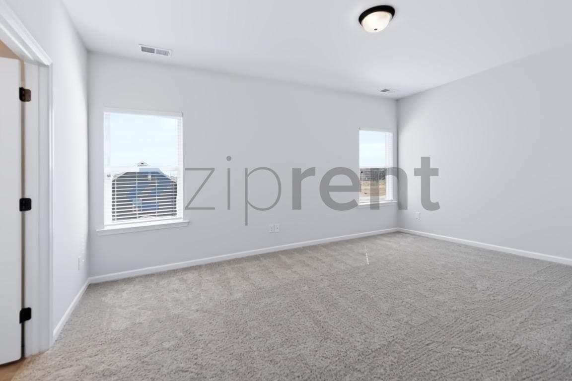 Building Photo - Unit