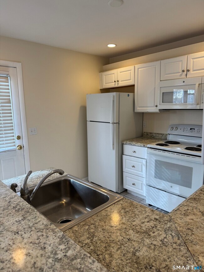 Building Photo - 855 Black Rock Tpke