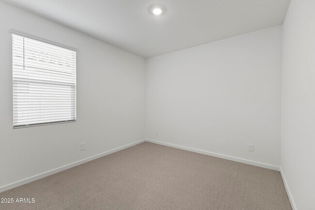 Building Photo - 15849 W Gray Fox Trl