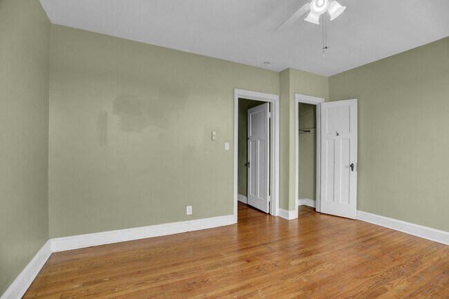 Building Photo - 434 Folcroft St