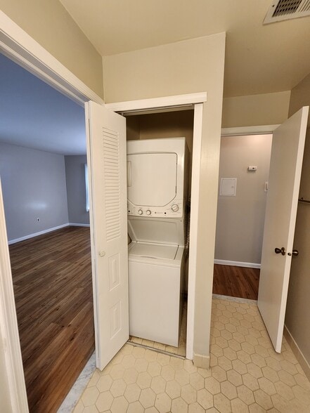 Washer and dryer - 34 Barberry Ct