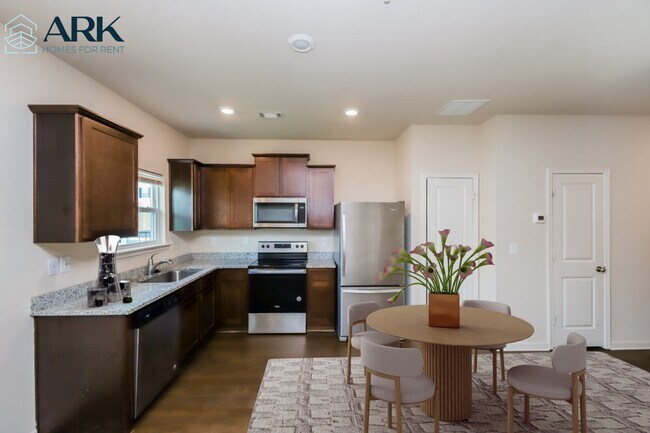 Building Photo - 1210 Highwood Ln