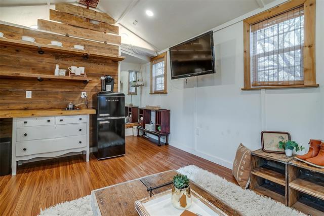 Building Photo - 1809 Whispering Oaks St