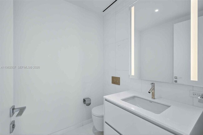 Building Photo - 300 Biscayne Blvd Way