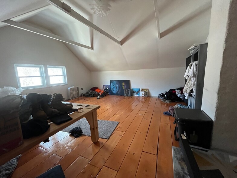 Building Photo - 528 N 5th St