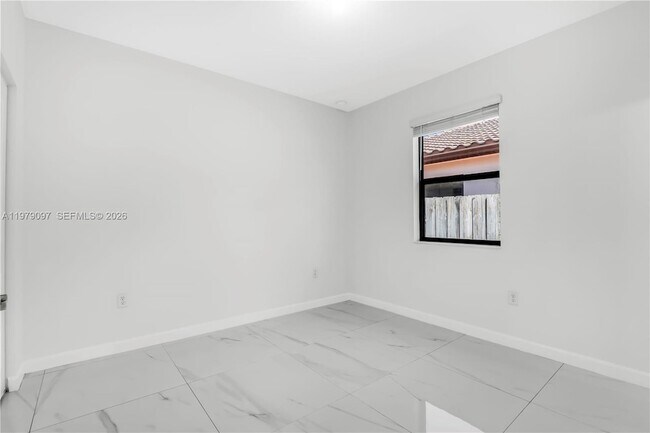 Building Photo - 2541 SE 1st St