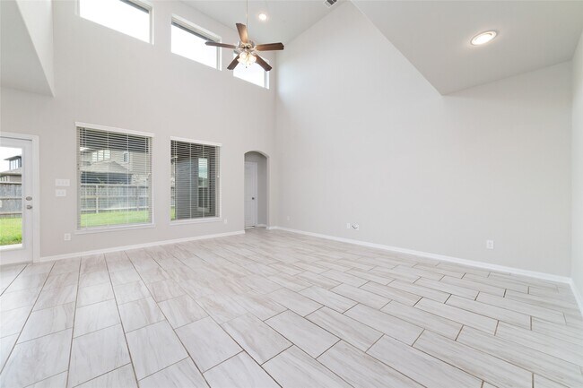 Building Photo - 18511 Grand Spanish Oak Ct