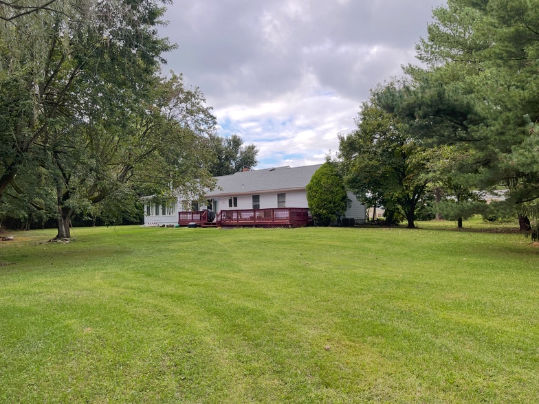 Backyard and deck - 254 Mullica Hill Rd