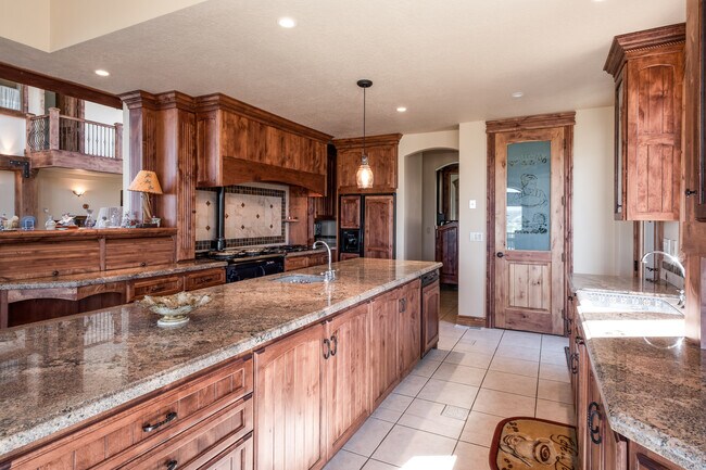 Building Photo - 595 S Foothill Dr