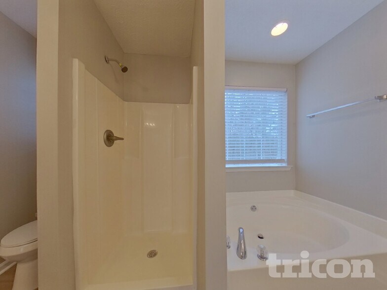 Building Photo - 132 Diamond Ct