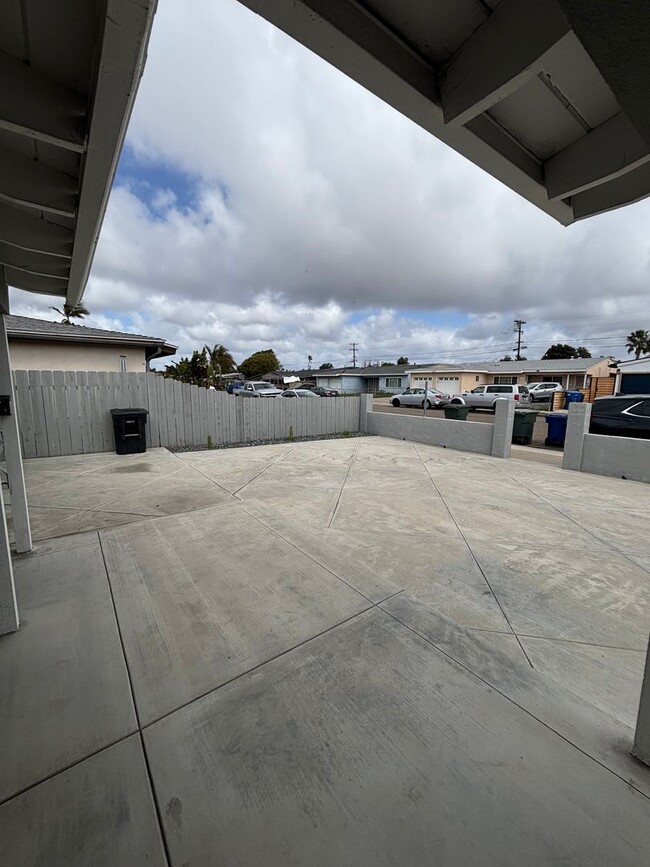 Building Photo - 2 bedrooms 1 bath duplex in Chula Vista.