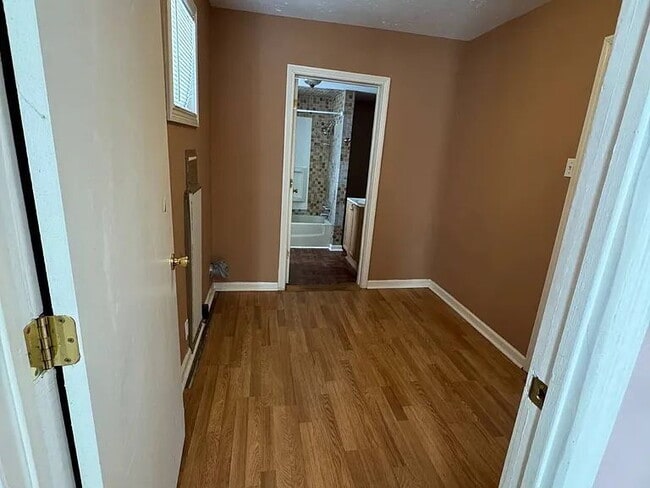 Building Photo - Affordable & Low-Maintenance 1BR Apartment – Comfortable Living Made Easy