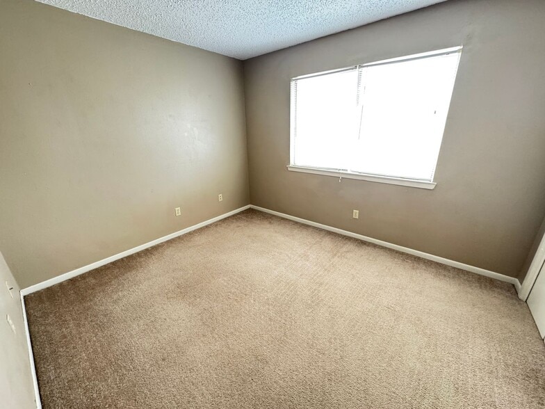 Building Photo - 2202 Hunt Dr