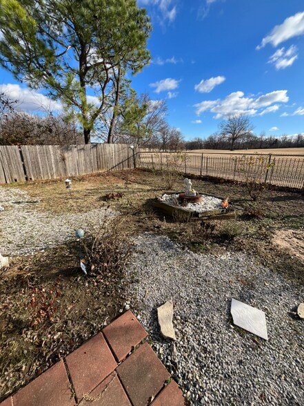 Building Photo - 2542 W 66th Pl