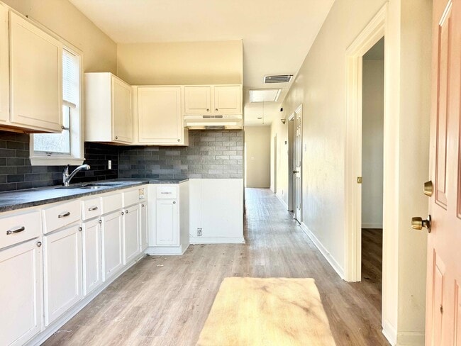 Building Photo - 1606 Myrtle Walk St