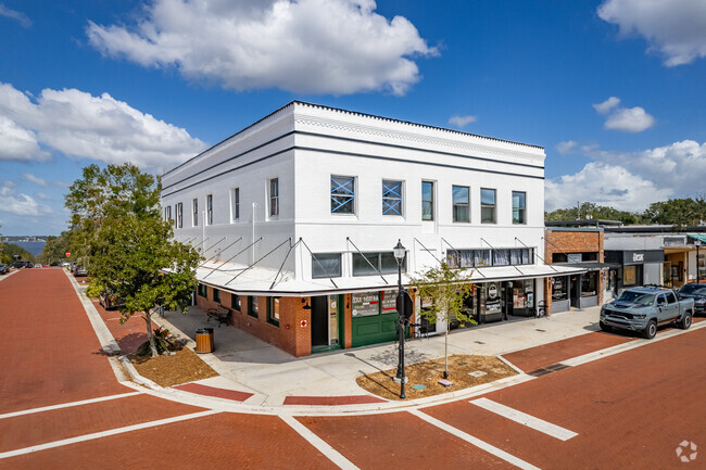 Building Photo - 792 W Montrose St