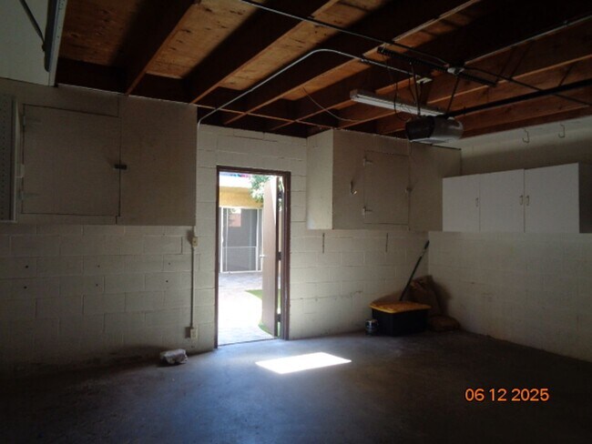 Building Photo - Single Story Condo in Park Somerset complex