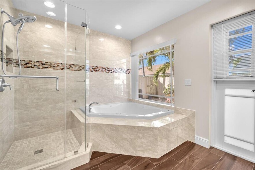 Building Photo - 4991 NW 72nd Ter