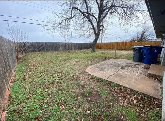 Building Photo - Beautiful Home- The Only thing Missing Is You!