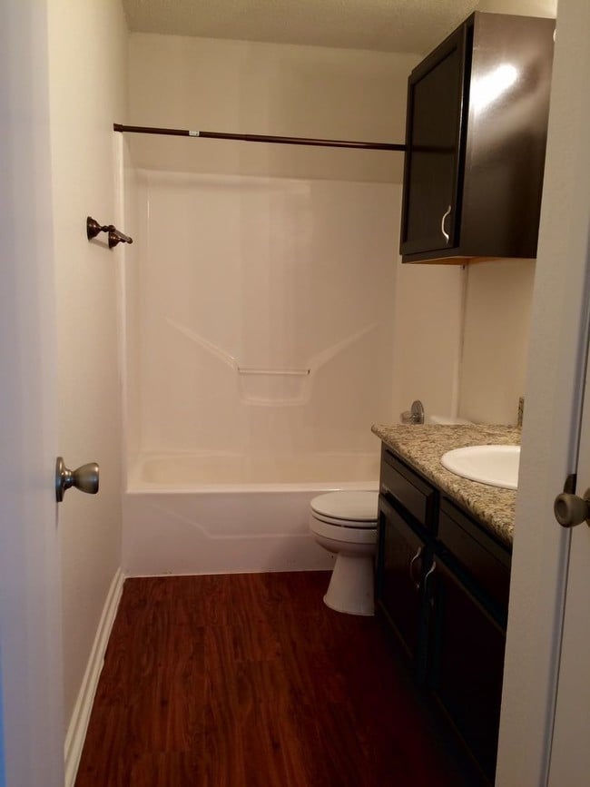 Building Photo - Duplex for Rent