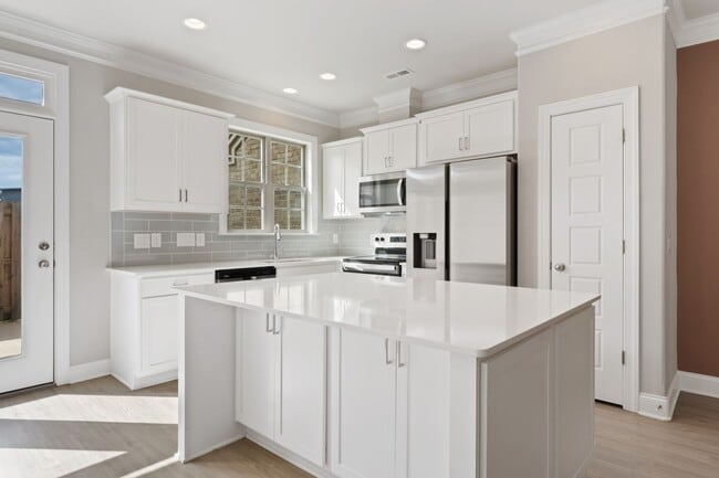 Building Photo - Available NOW! 2BR/2.5BA Townhouse in Mebane