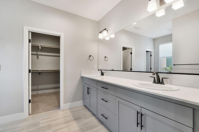 Building Photo - 4415 Horizon Dr