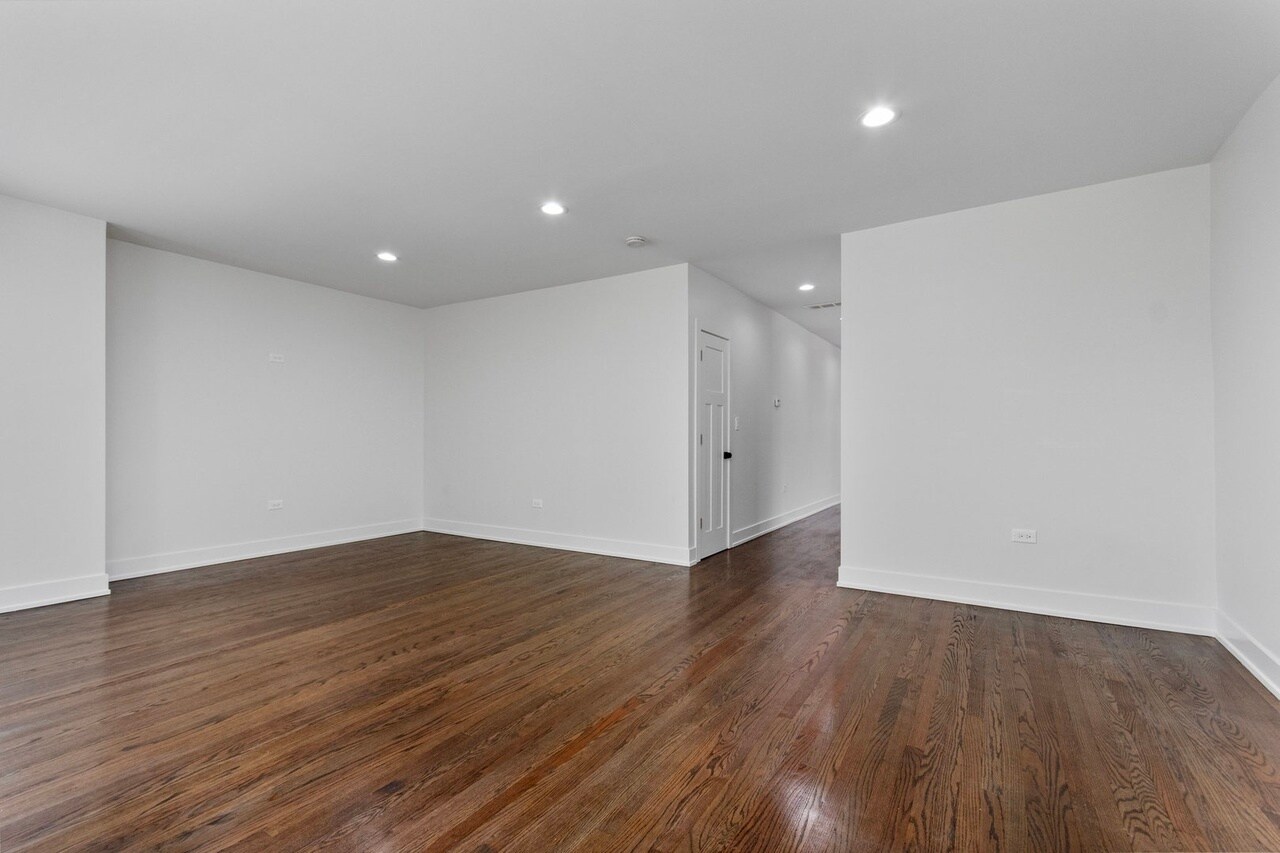 Building Photo - 7446 S Luella Ave