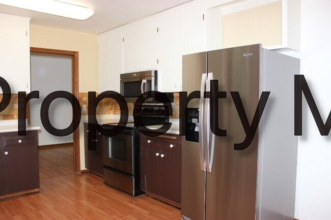 Building Photo - Edina Single Family Home, Hardwood Floors,...