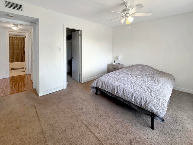 Building Photo - 1500 Crescent Cir