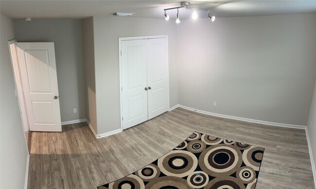 Building Photo - 1402 Central Heights Dr