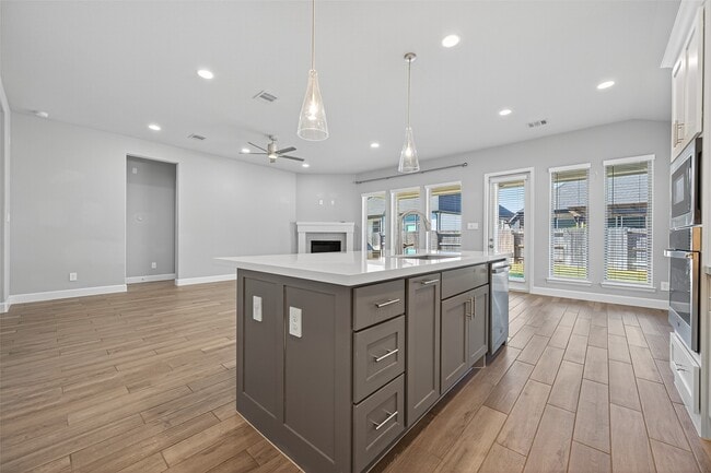 Building Photo - 15330 Legacy Pk Wy