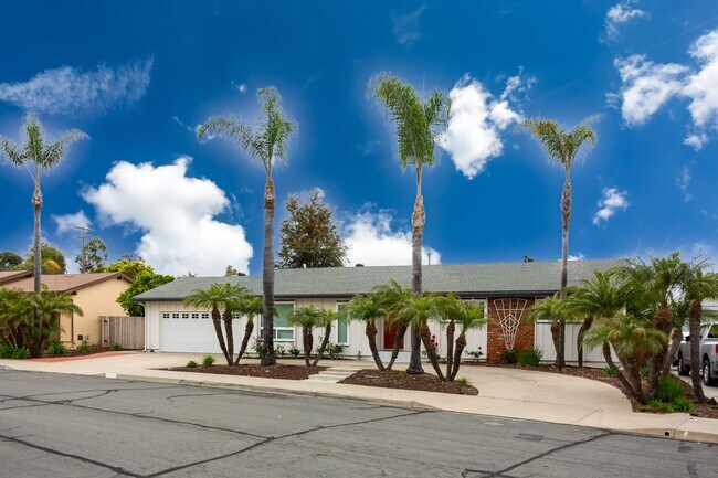 Building Photo - Traditional Single Family with Spacious Yard!